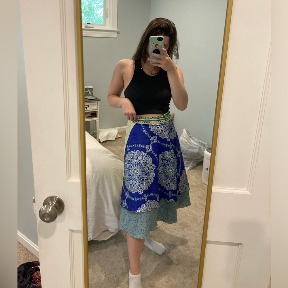 Reversible wrap skirt that fits all